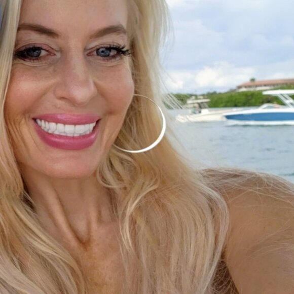 Meet your Posher, Angela - Picture 2 of 2